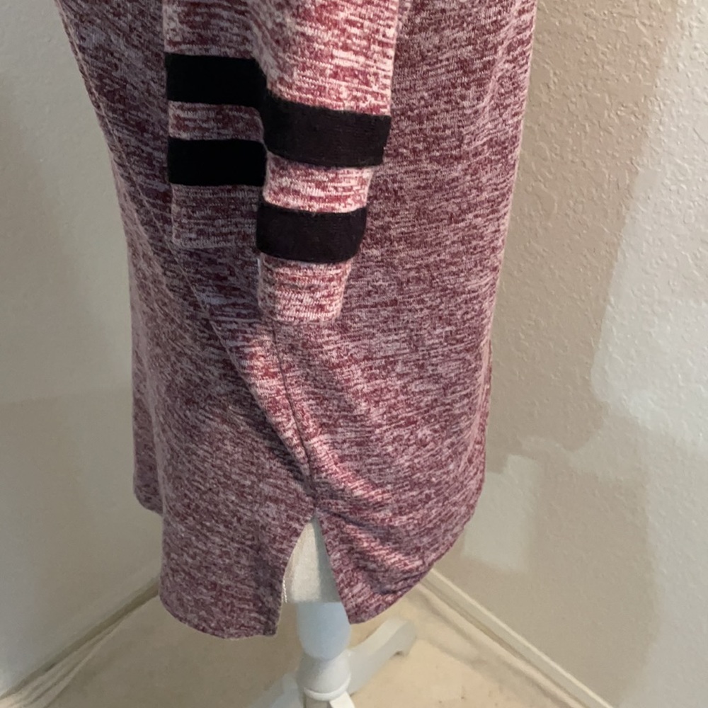 Flirtatude Woman’s Size XS Short Sleeve Ruby Colored Top - Picture 5 of 8